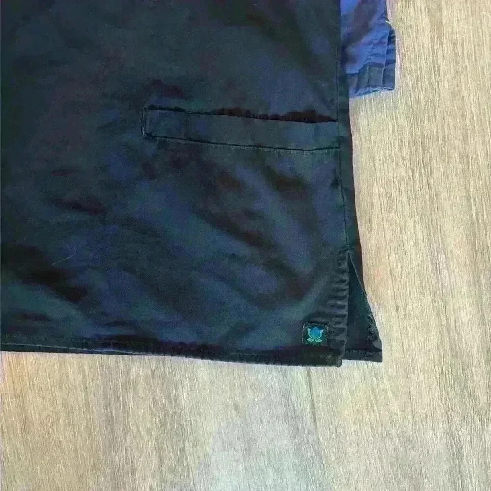 2 medium scrub tops - Picture 3 of 5